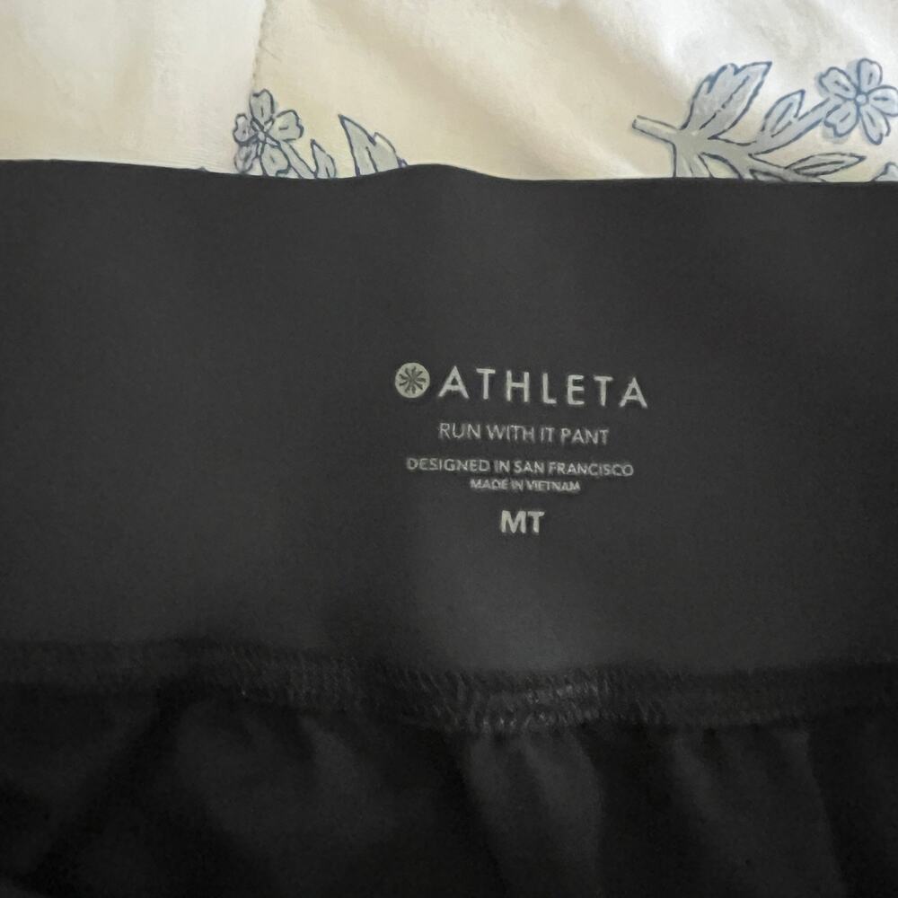 Athleta Run With It Featherweight Stretch Tapered Pant Black MT - Picture 4 of 9